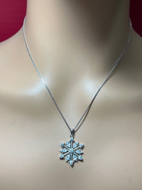 Sterling Silver Chain with Snowflake Pendant. 19 inches long - Picture 2 of 7